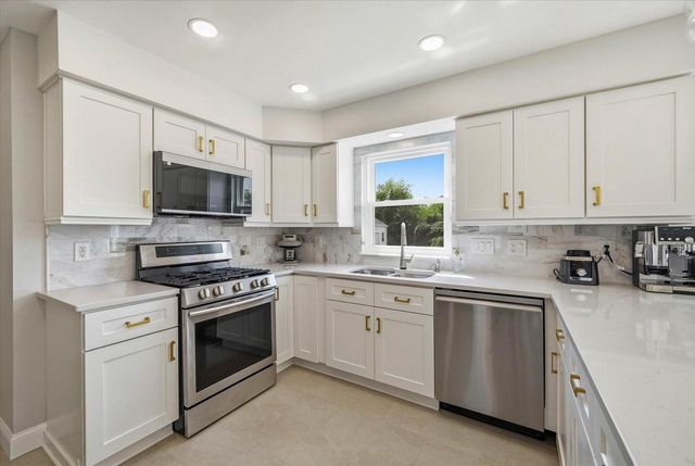 8821 S Carrollville CIRCLE, Oak Creek, WI 53154