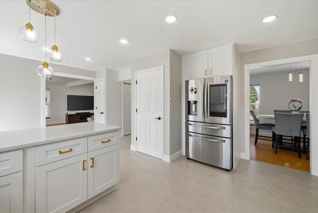 8821 S Carrollville CIRCLE, Oak Creek, WI 53154