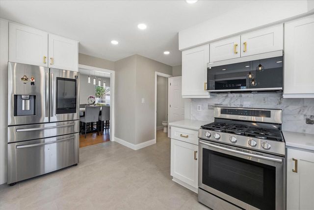 8821 S Carrollville CIRCLE, Oak Creek, WI 53154
