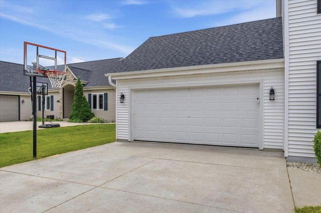 8821 S Carrollville CIRCLE, Oak Creek, WI 53154