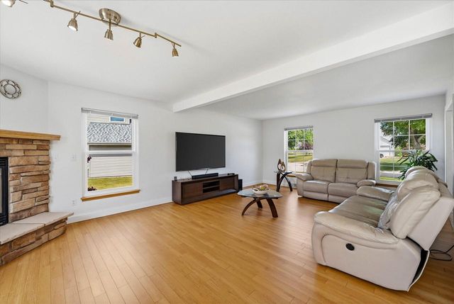 8821 S Carrollville CIRCLE, Oak Creek, WI 53154