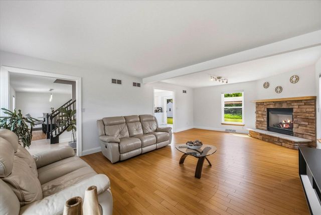 8821 S Carrollville CIRCLE, Oak Creek, WI 53154