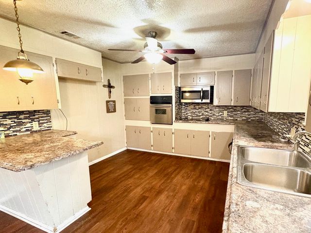 1522 Duncan, Henderson, TX 75654