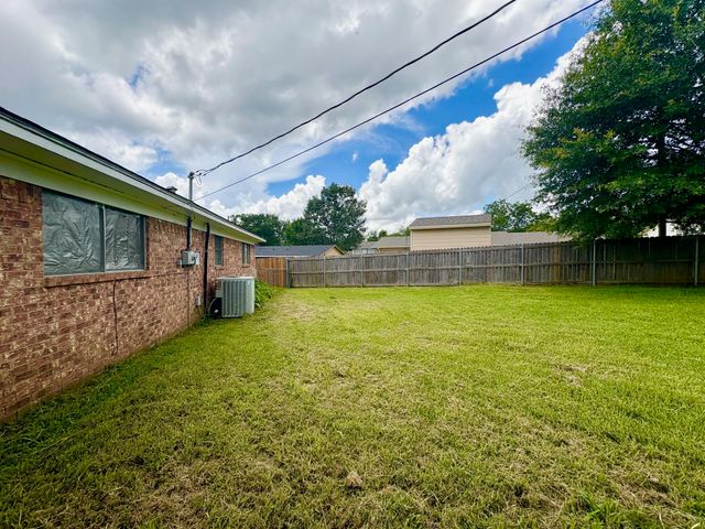 1522 Duncan, Henderson, TX 75654