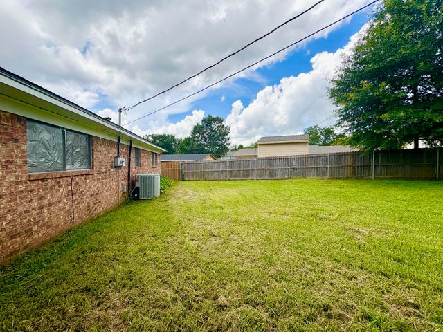 1522 Duncan, Henderson, TX 75654