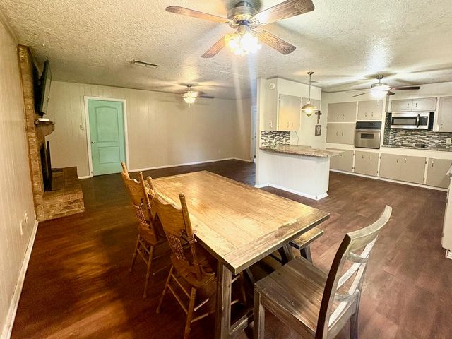 1522 Duncan, Henderson, TX 75654