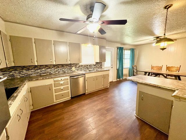 1522 Duncan, Henderson, TX 75654