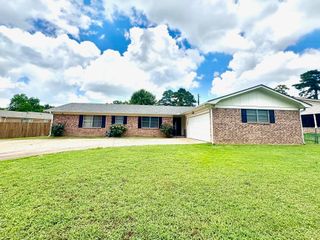 1522 Duncan, Henderson, TX 75654