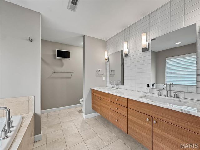 2020 Briarbend Court, Maryville, IL 62062