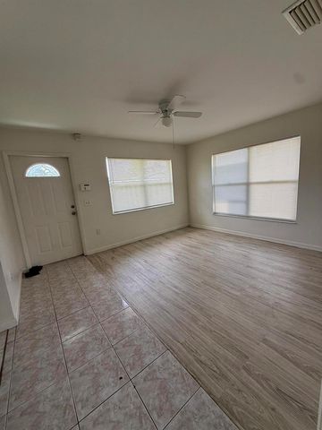 3961 Park Lane B, Palm Springs, FL 33406