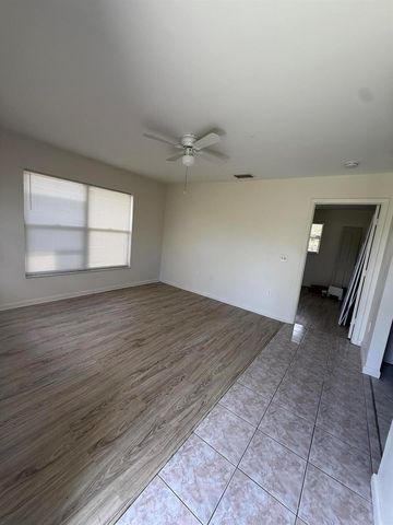 3961 Park Lane B, Palm Springs, FL 33406