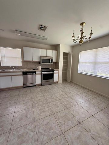 3961 Park Lane B, Palm Springs, FL 33406