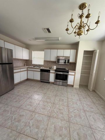 3961 Park Lane B, Palm Springs, FL 33406