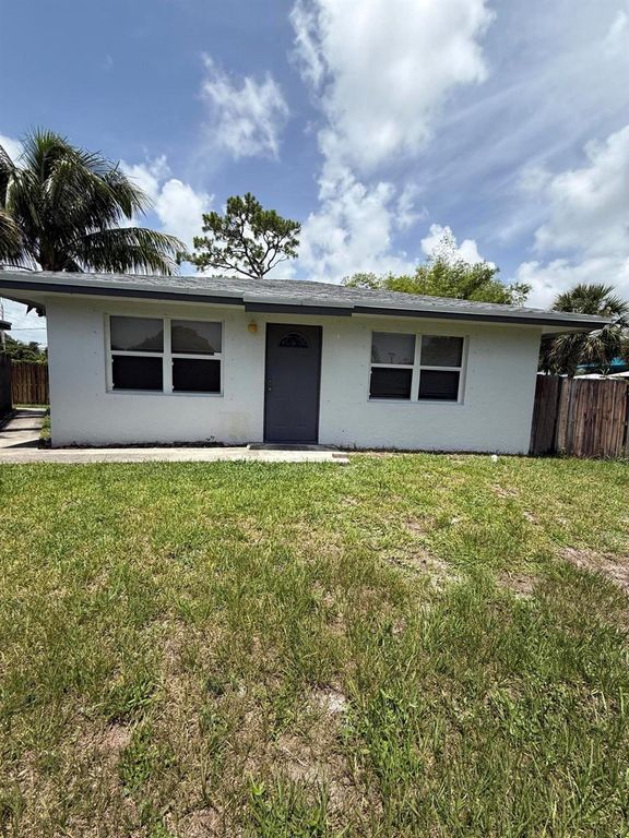 3961 Park Lane B, Palm Springs, FL 33406