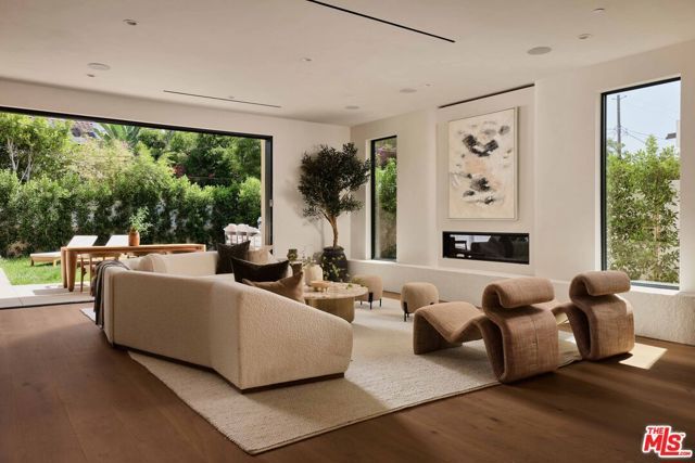 4514 Cedros Avenue, Sherman Oaks, CA 91403