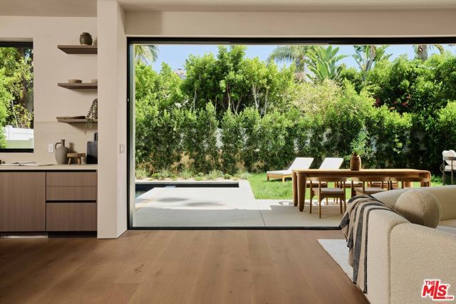 4514 Cedros Avenue, Sherman Oaks, CA 91403