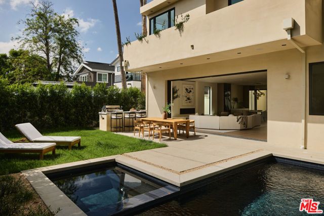 4514 Cedros Avenue, Sherman Oaks, CA 91403