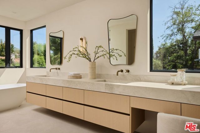 4514 Cedros Avenue, Sherman Oaks, CA 91403