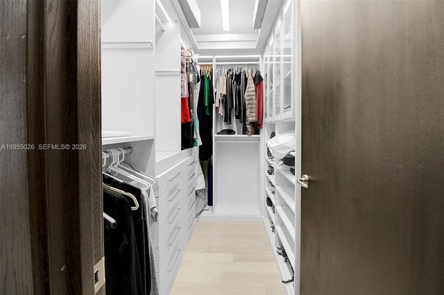 1331 Brickell Bay Dr 4201, Miami, FL 33131