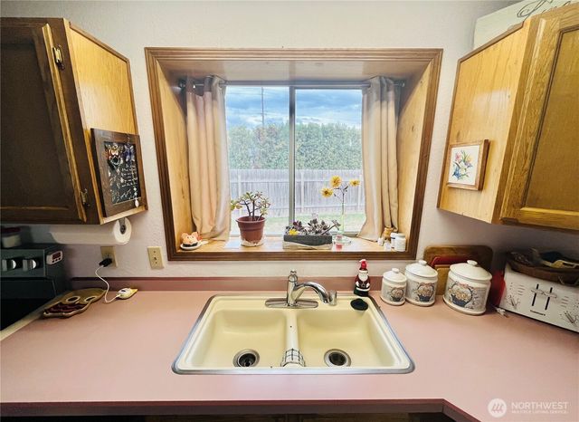 840 NE Karol Loop, College Place, WA 99324