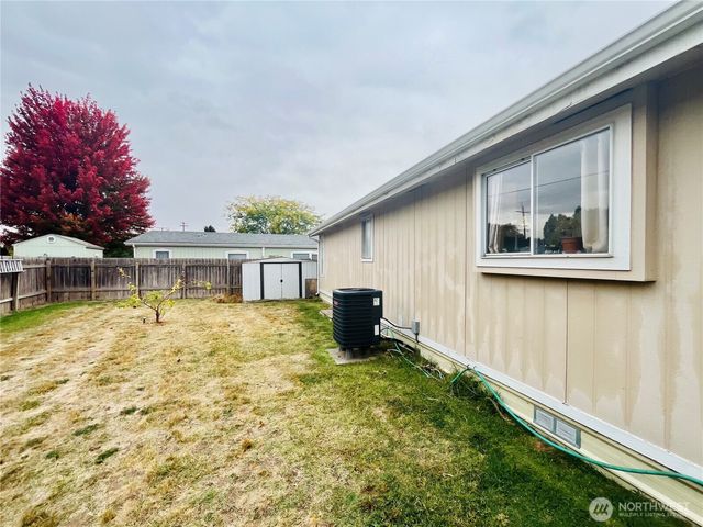 840 NE Karol Loop, College Place, WA 99324