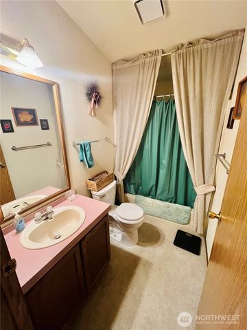 840 NE Karol Loop, College Place, WA 99324