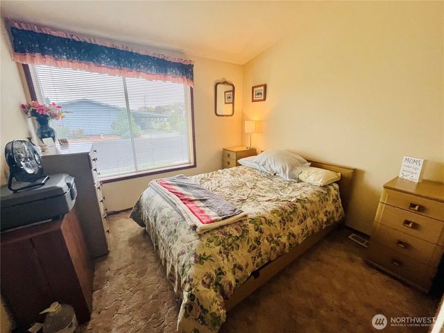 840 NE Karol Loop, College Place, WA 99324