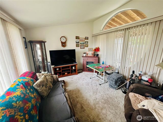 840 NE Karol Loop, College Place, WA 99324