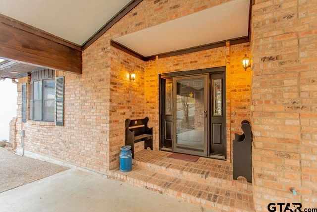 542 Hideaway Ln E, Hideaway, TX 75771