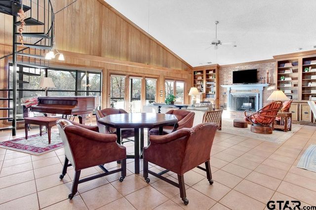 542 Hideaway Ln E, Hideaway, TX 75771