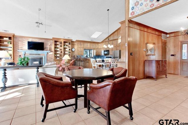 542 Hideaway Ln E, Hideaway, TX 75771