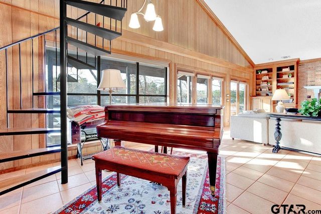 542 Hideaway Ln E, Hideaway, TX 75771