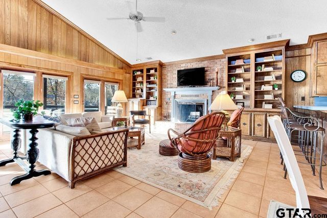 542 Hideaway Ln E, Hideaway, TX 75771