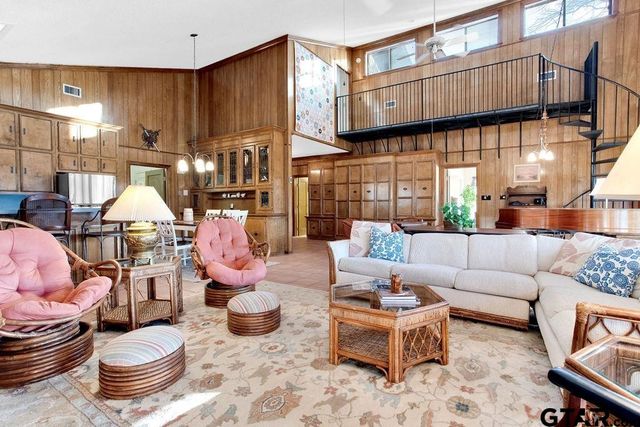 542 Hideaway Ln E, Hideaway, TX 75771