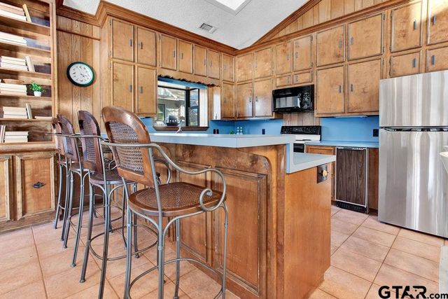 542 Hideaway Ln E, Hideaway, TX 75771