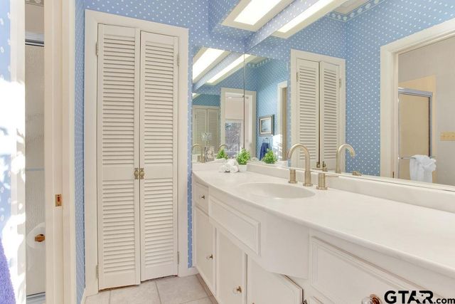 542 Hideaway Ln E, Hideaway, TX 75771