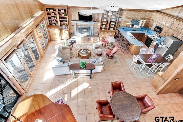 542 Hideaway Ln E, Hideaway, TX 75771