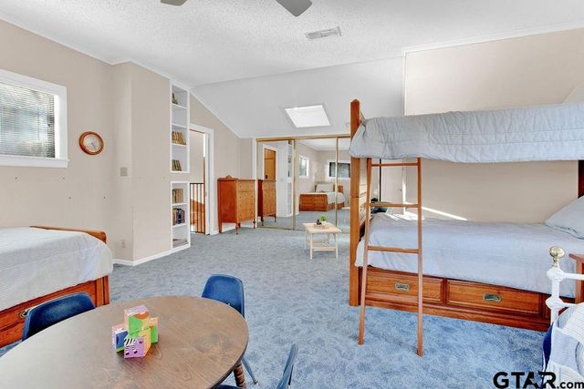 542 Hideaway Ln E, Hideaway, TX 75771