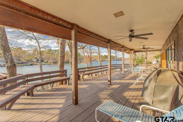 542 Hideaway Ln E, Hideaway, TX 75771