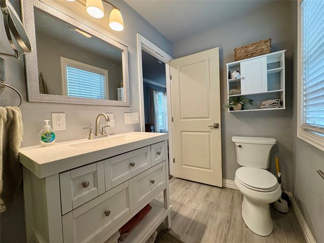 4637 Calmont Avenue, Fort Worth, TX 76107