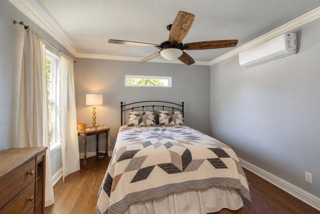 4637 Calmont Avenue, Fort Worth, TX 76107
