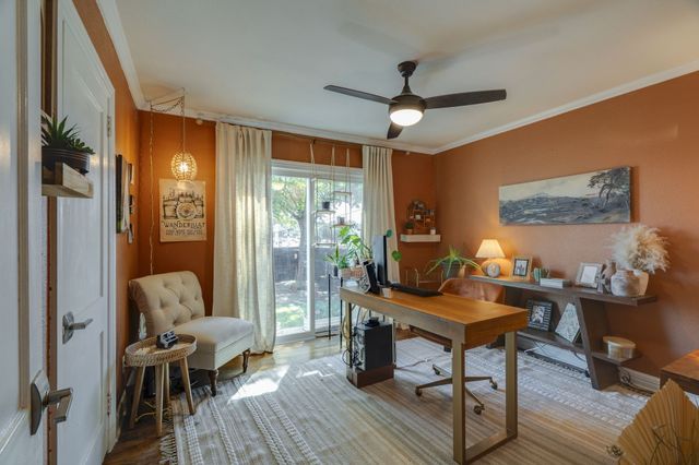 4637 Calmont Avenue, Fort Worth, TX 76107