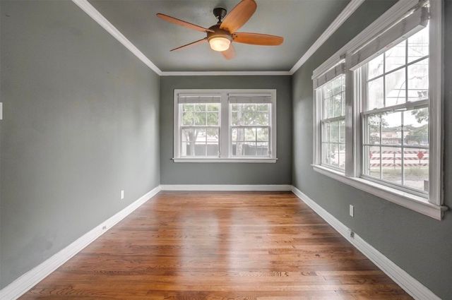 4637 Calmont Avenue, Fort Worth, TX 76107