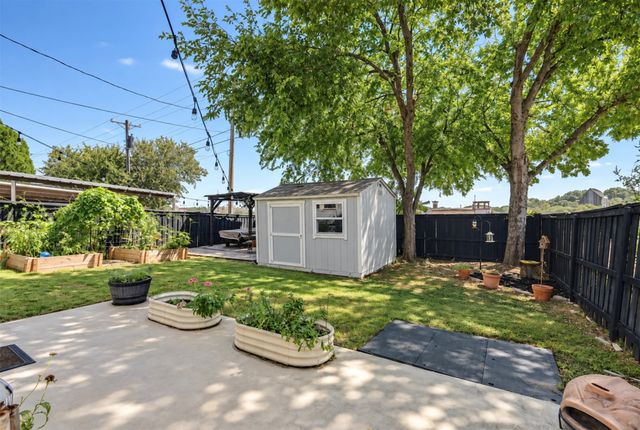 4637 Calmont Avenue, Fort Worth, TX 76107