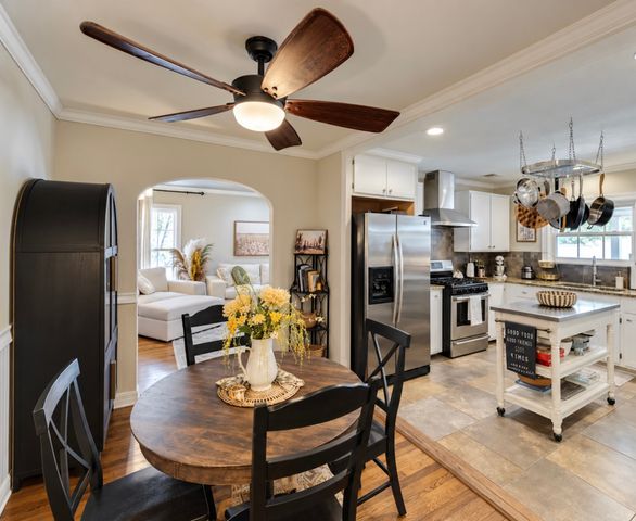 4637 Calmont Avenue, Fort Worth, TX 76107