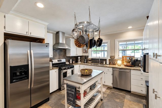 4637 Calmont Avenue, Fort Worth, TX 76107