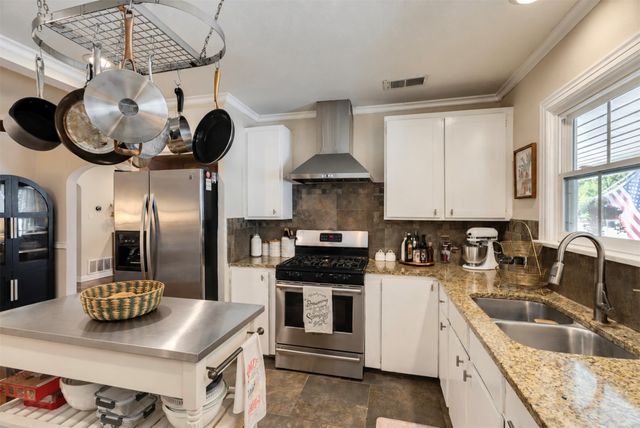 4637 Calmont Avenue, Fort Worth, TX 76107
