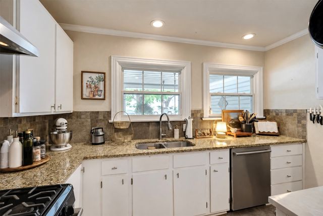 4637 Calmont Avenue, Fort Worth, TX 76107