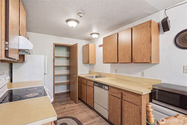 14001 35th Avenue NE, Seattle, WA 98125