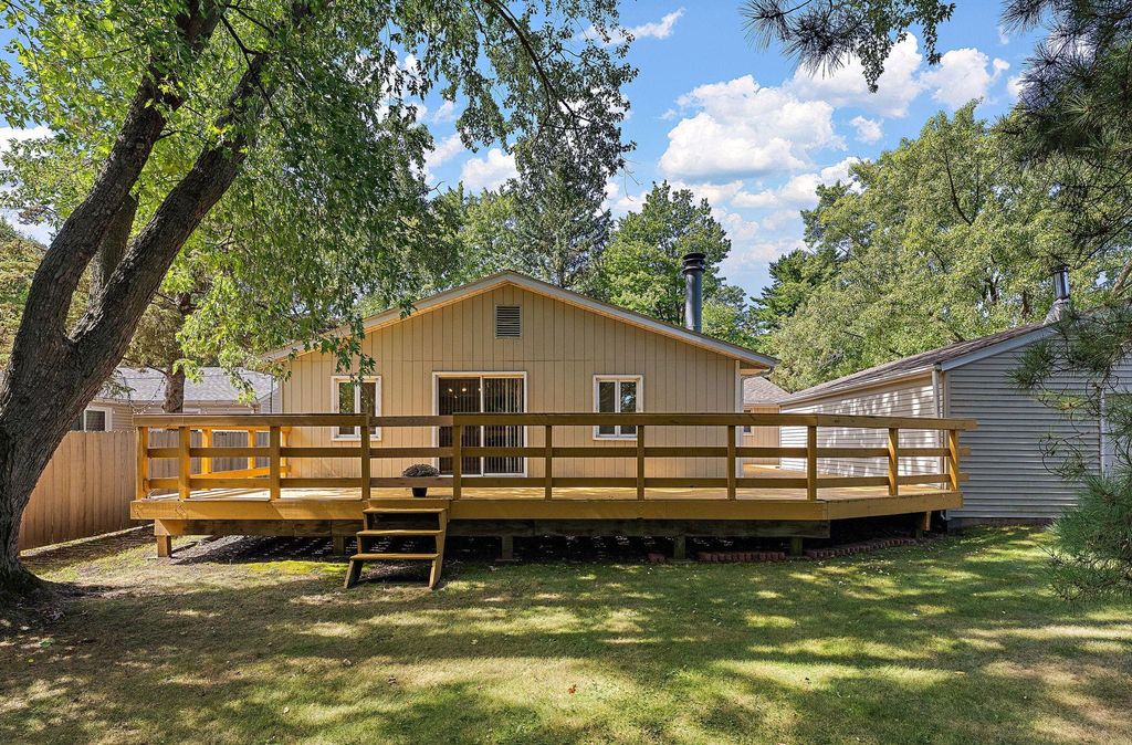 2986 Woodbridge Street, Roseville, MN 55113 — photo 2